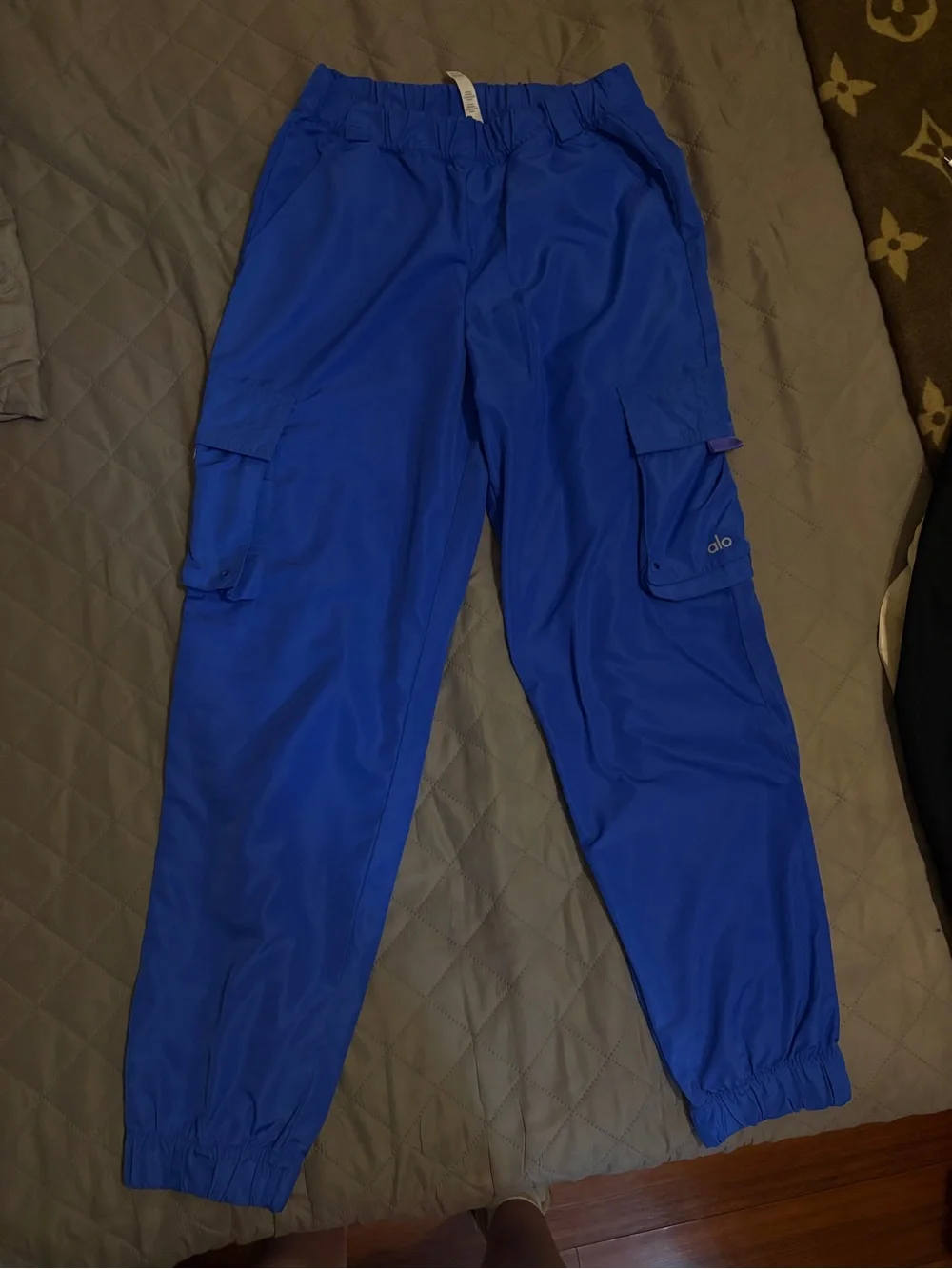 ALO Yoga women's Cobalt Blue Cargo Jogger Pants